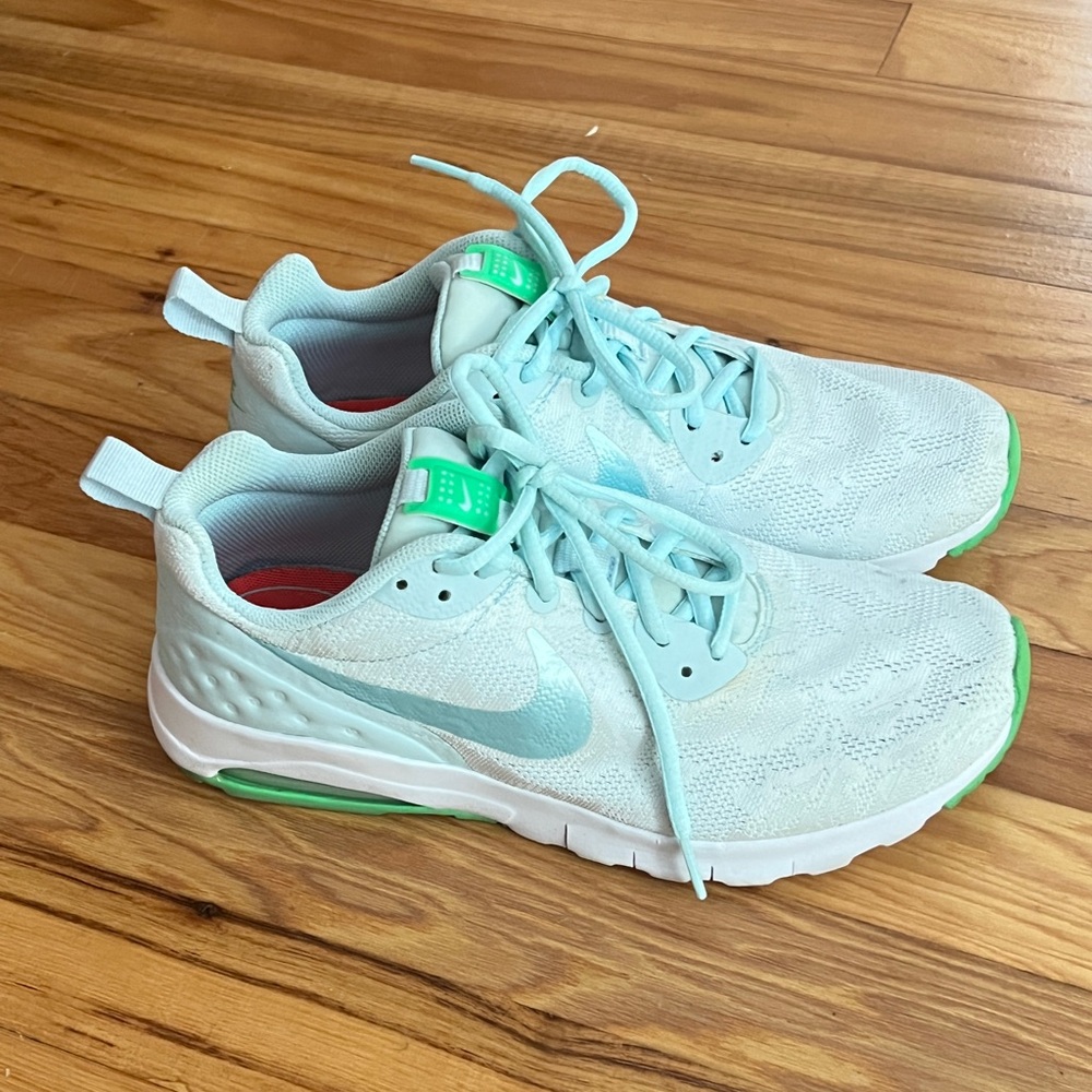 Women’s Nike air size 8 1/2 RARE